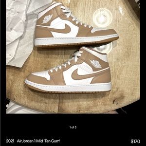 Air Jordan 1 Mid ‘Tan Gum’